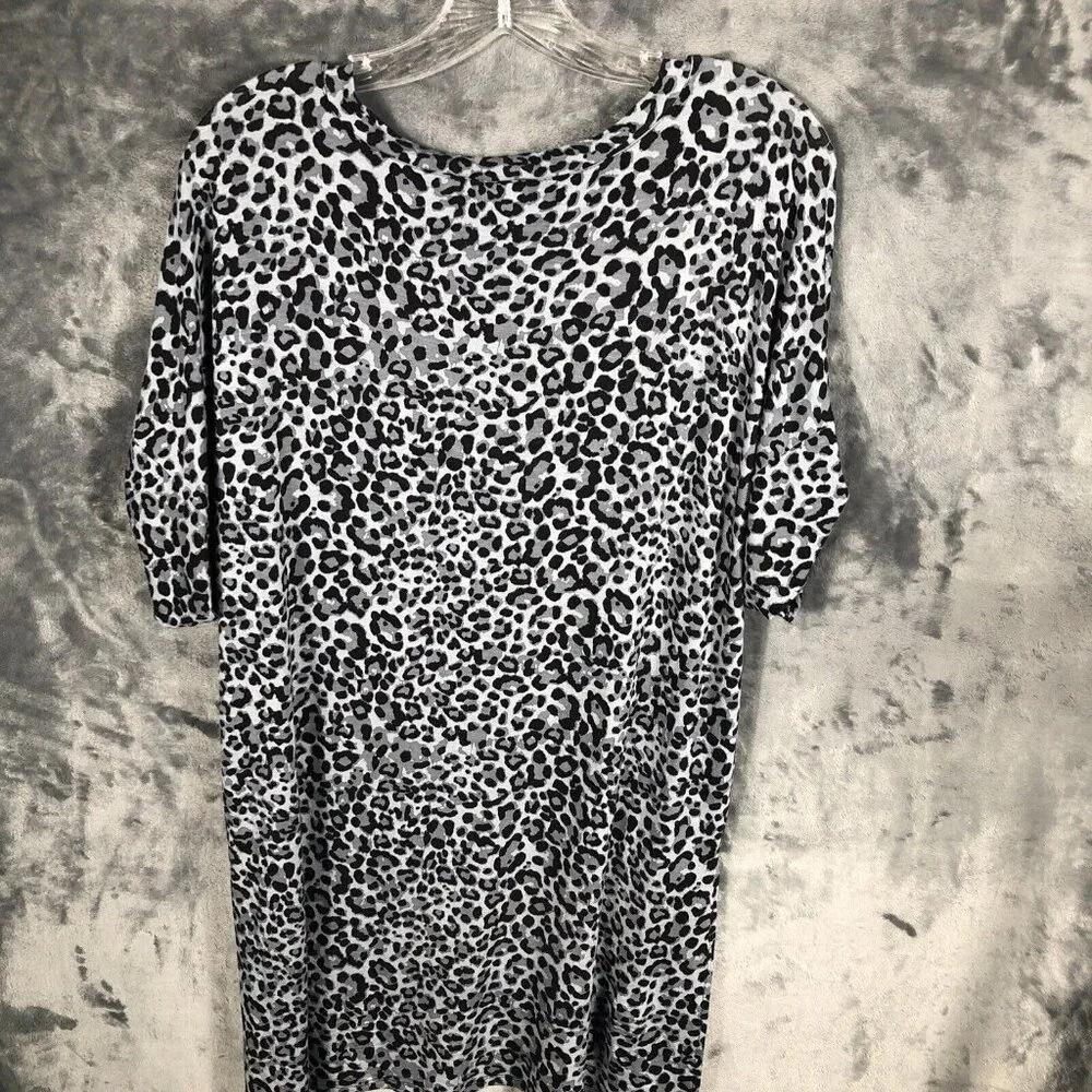 Zenana Grey Cheetah￼ Print Loose Fit Long Length Top Women's Size Medium - Picture 12 of 12